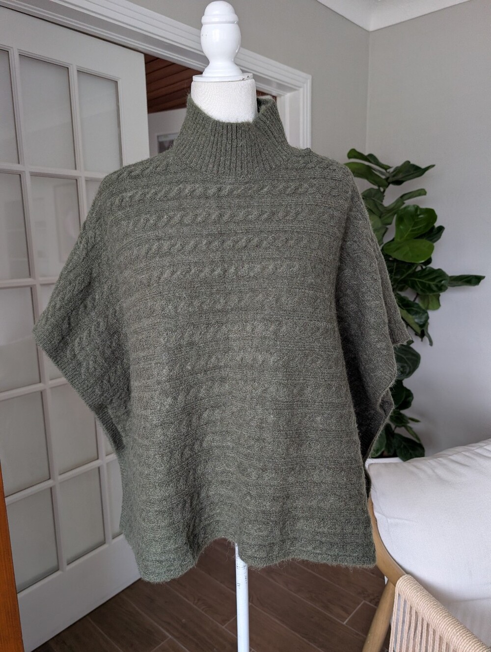 beachlunchlounge Olive Cable-Knit Sinclair Mock Neck Sweater Cape Small